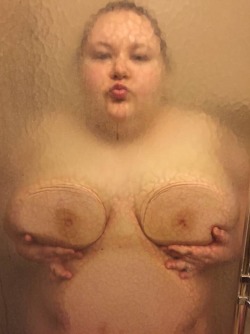 bigxgirlsxlovexsex:Showers…