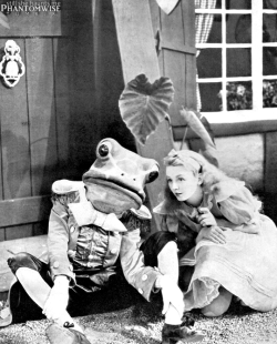 still-she-haunts-me-phantomwise:  Sterling Holloway as the Frog