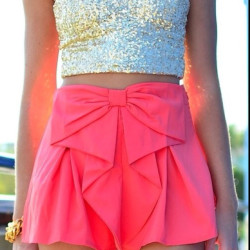 the-girl-in-the-puffy-pink-dress:  Sparkly Pink