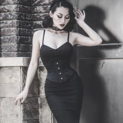 tenebris-studio:  Model: Miss Winny via Instagram