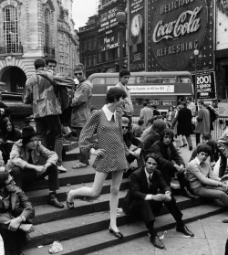 conversadepub:  Piccadilly Circus, London, 1968. 