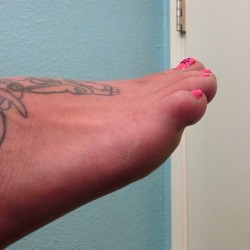 ifeetfetish:  😘 @feetbycrissyann 👣 #foot #feet #footfetish