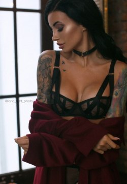Sensual hot girls masturbating live on free adult webcams Click