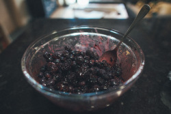 foodffs:  Blueberry & Blackberry Pie Really nice recipes.