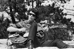 pat920:  Lou Reed. Pat.💋 Le petit air de guitare. Pat.💋