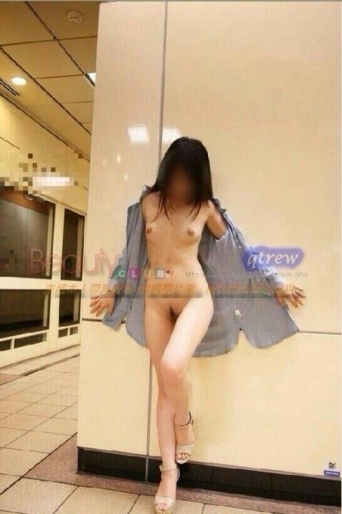 inservicing:  TaiwaneseÂ girl had photos taken in MRT #ç´ äºº #ä¹³