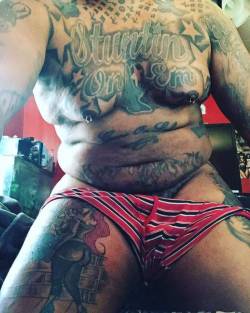 thickumsandthangs21:Sexy Chubby Tatted Homo-Thug!