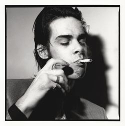 thin-white-dude:Nick Cave during a photo session, Paris, 1988