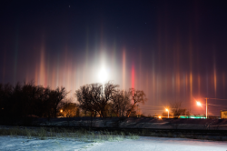 nubbsgalore:   atmospheric light pillars are created by the reflection