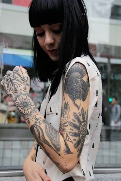 tattooedmafia:  Hannah Snowdon 