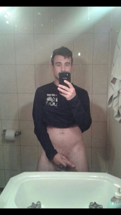 maurokerosene:  minosricoschilenos:  De san bernardo este guapo   Quiero el contacto de este guapoooo