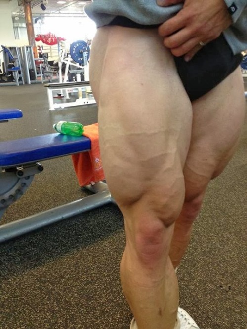 hugemusclegeek:  slickpenguin:  Nicolas Vullioud  Awesome quads! 