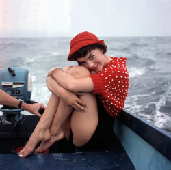 rat-king:  Natalie Wood on a boat ride in the mid 1950s.