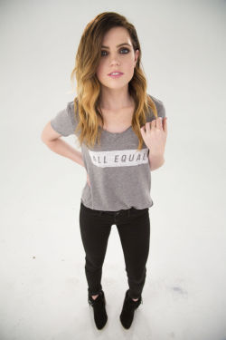 pretty-babez:  Sydney Sierota 