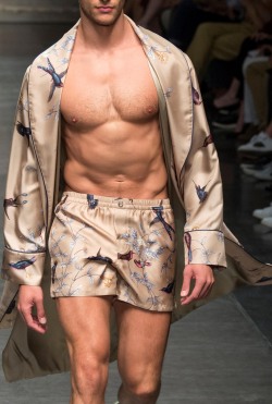 monsieurcouture:  Dolce And Gabbana S/S 2016 Menswear Milan Fashion