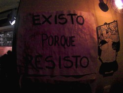 no-binarie:que me quieras ver caer no significa que lo verás… 