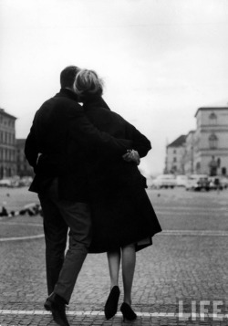 elisebrown:  Romantic Couple Walking on the Odeonsplatz, 1964