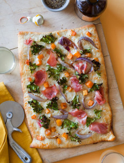 sexiestfoods:  Prosciutto, Kale & Butternut Squash Pizza.