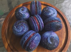 orevet:  food-porn-diary:  Galaxy macarons [1024x747]  finally