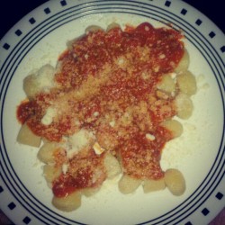 fuckyeahjustincredible:  4am potato gnocchi with vodka sauce?