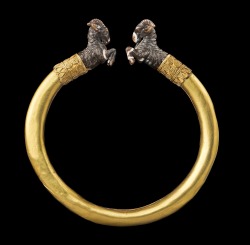 archaicwonder:  Greek Gold Bracelet with Agate Goat Terminals,
