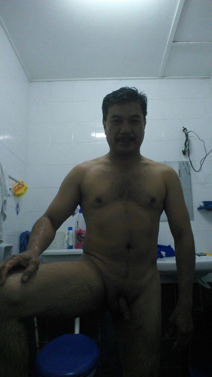 adien7978:  kulomkote:   daddybotak75:  Wow  Nk jugak lah daddy ni   Daddy polis jugak ni 