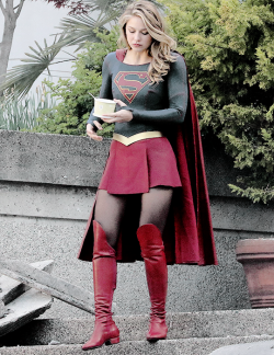 melissa-benoist:  melissa benoist taking a break from filming