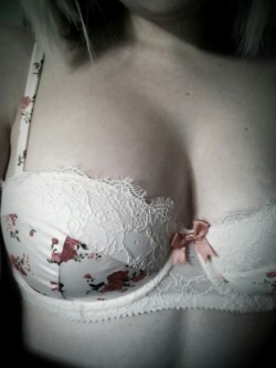 flowers-and-dripping-paint:  Bought some new lingerie. First