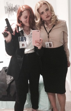 gotobsessions:  Dana Scully and Stella Gibson having a gay old