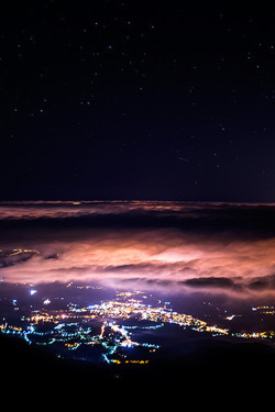 plasmatics:  Flying over the city [via/more] By Giuseppe De Luccia