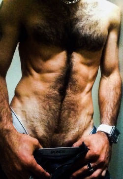 sexy-uredoinitright:  Tuesday and the shirt is off. Happy Tuesday!!