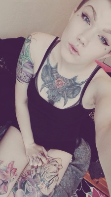 xdemonsgate:  I need kisses.  It’s a lonely, rainy day