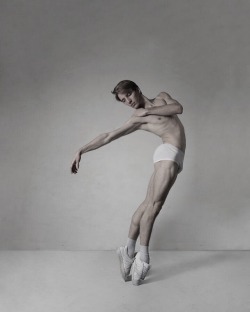 pas-de-duhhh:  pas-de-duhhh: Stefan Pichler Goncalves dancer