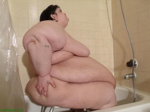 iwanttobeafatman:  Id love a girl this big in my life :)  Same, except change “girl” to “guy.” ;)