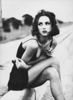 thebeautymodel:  Christy Turlington by Ellen von Unwerth for