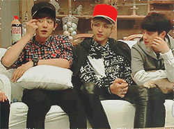 damthemboys:  Just Kris’ yaoi hands compared to the other members.