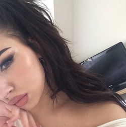 glamourqueenn:  beautyselfiess:  💋  ❤
