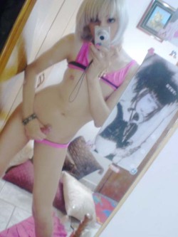 xxemosissypoppyxx:  She loves to dress up and jerk off when no