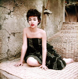 vintagegal:  Rita Moreno photographed by Milton Greene c. 1950s