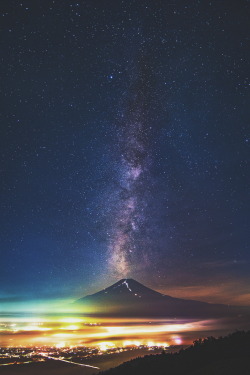 ikwt:    Milky way over Mt.Fuji (Nuttapoom Amornpashara) | ikwt