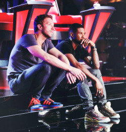 buckin-love:  Chris Martin & Usher on The Voice (March 31,