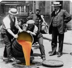 fakehistory:Philadelphians refilling the earths core with Cheez