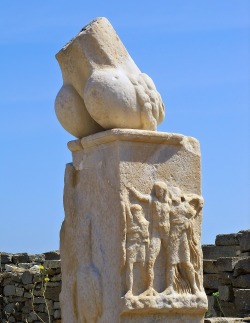 laoblum:  Eternal valuesThe southern pillar of Stoivadeion which