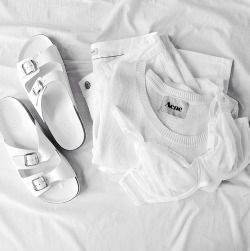 vagueism:  jessica154blog:  All white sur We Heart It.  BLK ×