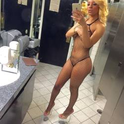 stripper-locker-room:  uniquegypsy