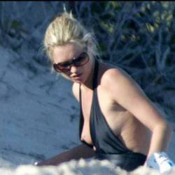 leakedceleb:  Kate Moss Nip Slip