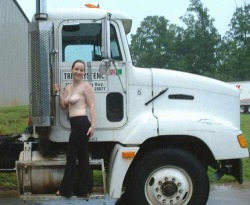 carolinagirlsflashing:Truck from Statesville, North Carolina