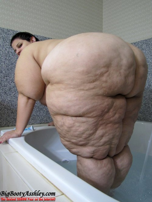 devillle:  Big Booty Asshley (Takes a Bath)   Asshley aka Big Butt Asshley 			Measurements: (??-??-81) 			Bust: ? 			5'03" [1] 			 			450 [1] 			 			204 kg 			BMI: 79.7  /- 		