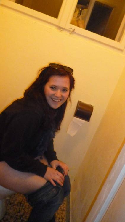 dimitrivegas:  Pooping women