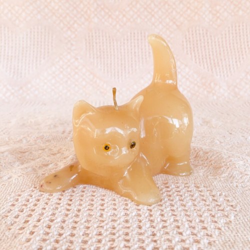littlealienproducts:    Wax Cat Candle by  DiscoTiger  